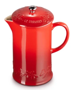 Le Creuset Holly Collectie Cafetière 800 Ml Aardewerk Kersrood -Koffie Thee Winkel lc 20200612 zs ps fs 60706080601503 003